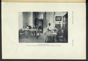 Laboratori d'Entomologia. D'esquerra a dreta: Srta. Sánchez, Sr. Codina, Sra. Mercè Bohigas i Sr. de Sagarra